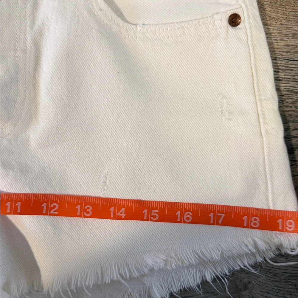 Levi’s 501 white denim Shorts - Picture 13 of 13